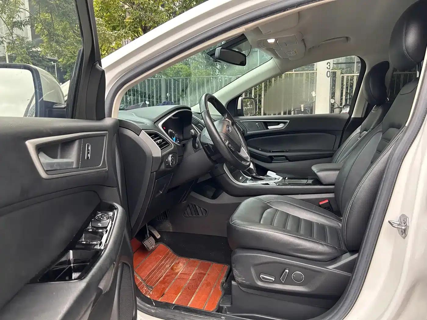 2016 Ford Edge EcoBoost 245 2WD Platinum Edition 7-seater — миниатюра 7