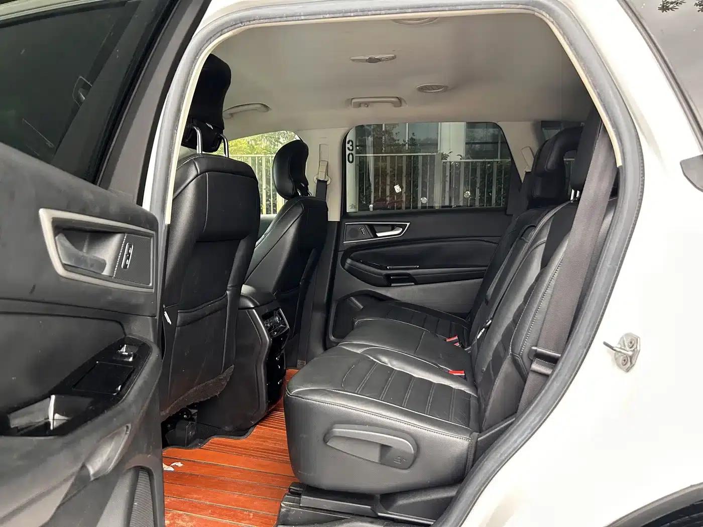 2016 Ford Edge EcoBoost 245 2WD Platinum Edition 7-seater — миниатюра 8