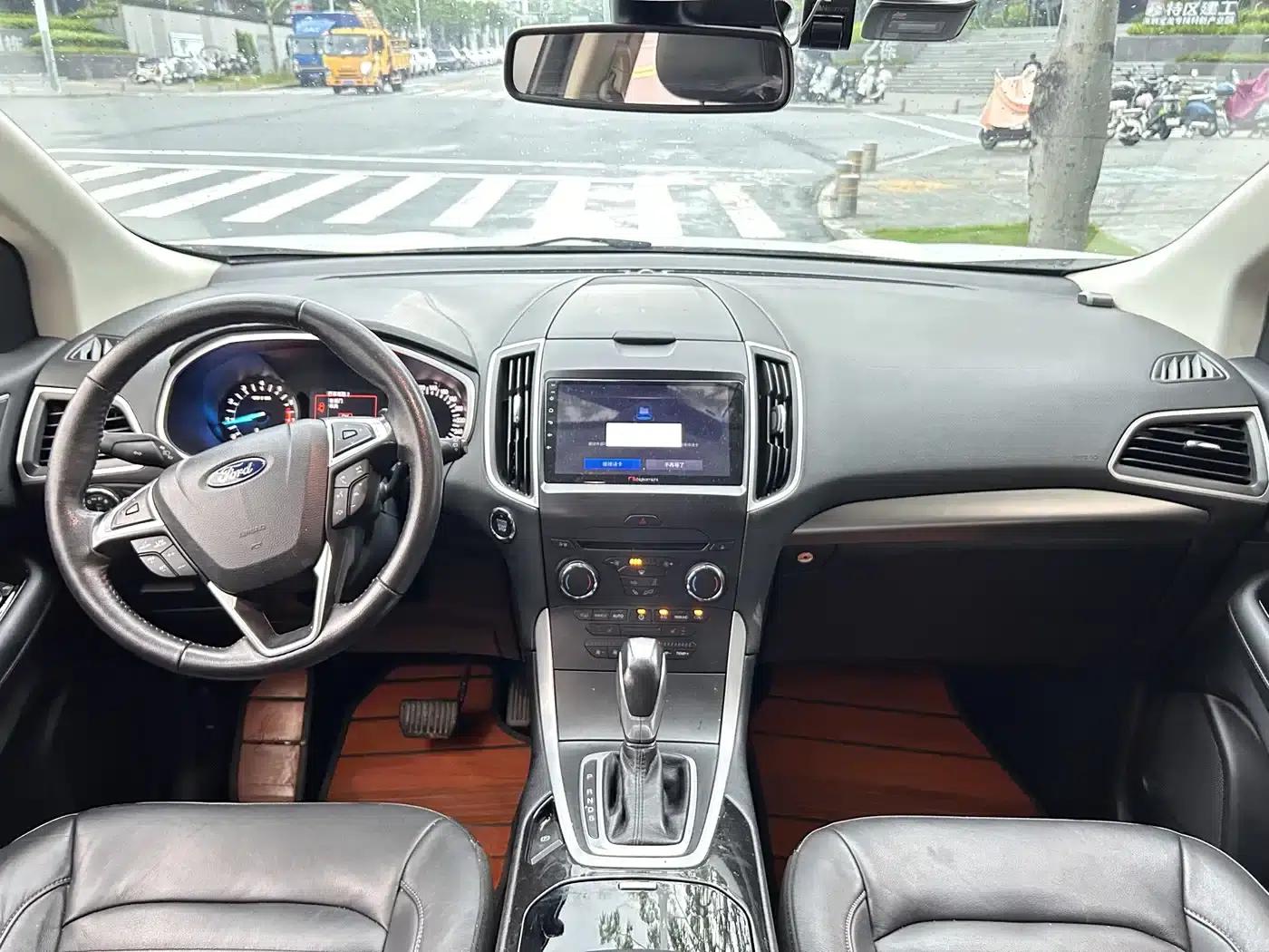 2016 Ford Edge EcoBoost 245 2WD Platinum Edition 7-seater — миниатюра 9