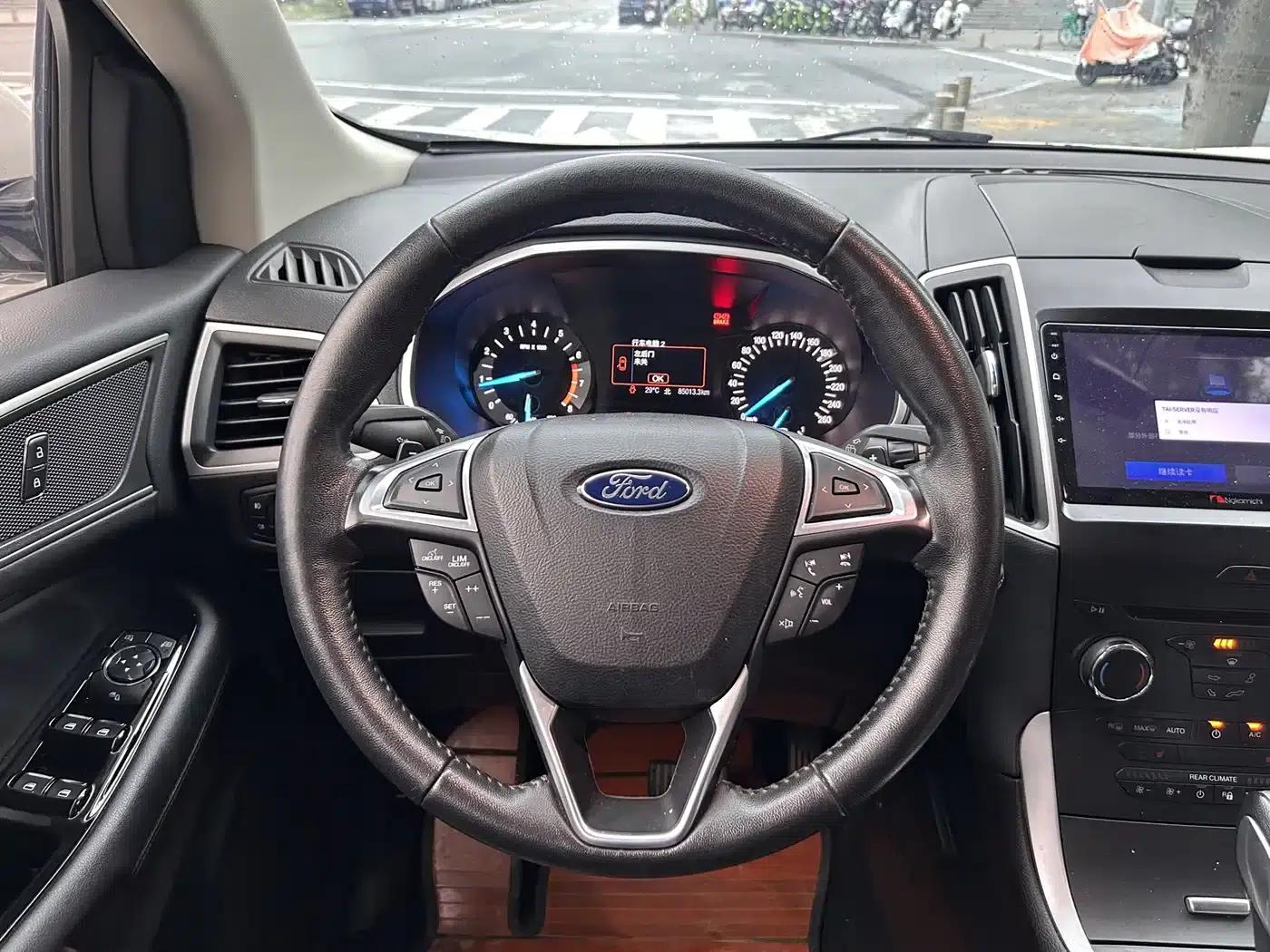 2016 Ford Edge EcoBoost 245 2WD Platinum Edition 7-seater — миниатюра 10