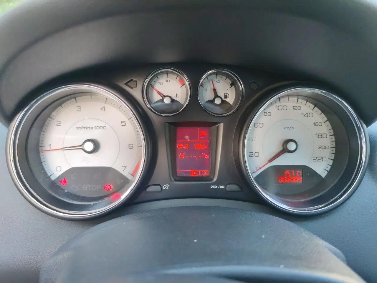 Peugeot 408 2013 2.0L Automatic Luxury Edition — миниатюра 11