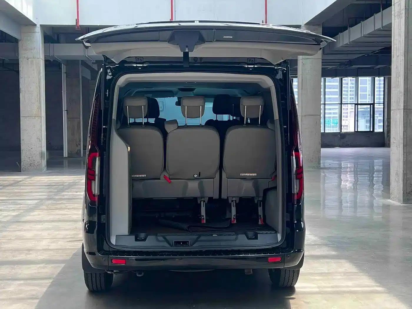 Ford Transit 2023 2.0T Diesel Automatic Commercial/Vehicle Short Wheelbase Low Roof 7/8/9 Seats — миниатюра 11