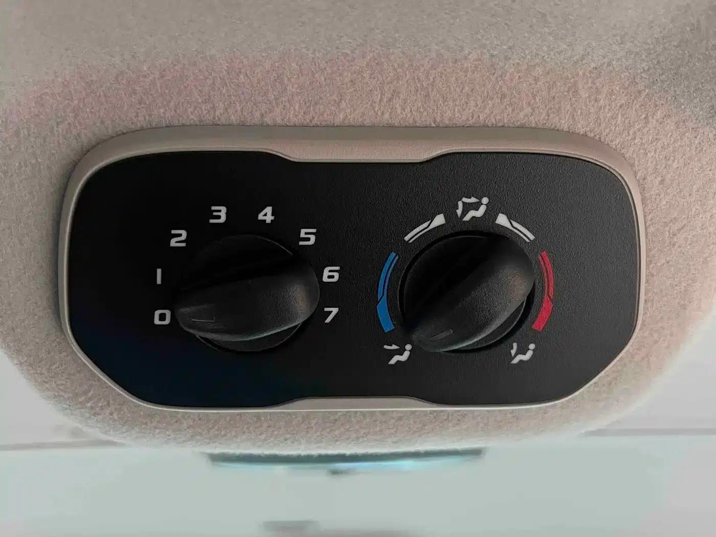Ford Transit 2023 2.0T Diesel Automatic Commercial/Vehicle Short Wheelbase Low Roof 7/8/9 Seats — миниатюра 17