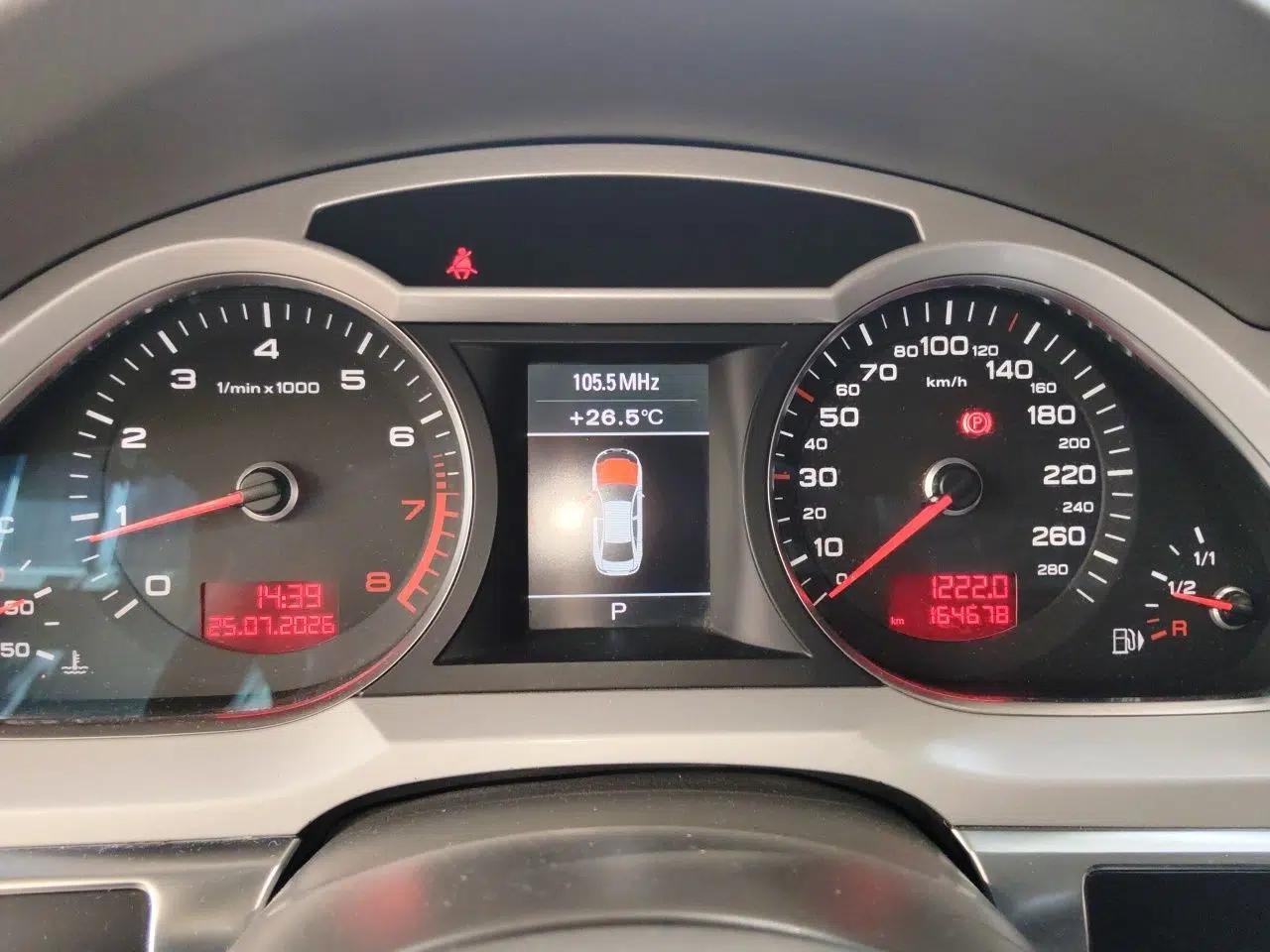Audi A6L 2011 2.0 TFSI Automatic Standard Edition — миниатюра 11