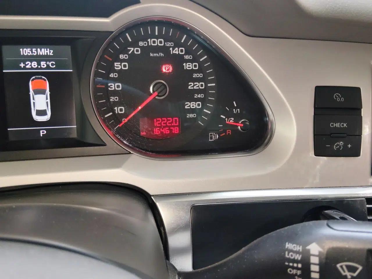 Audi A6L 2011 2.0 TFSI Automatic Standard Edition — миниатюра 12