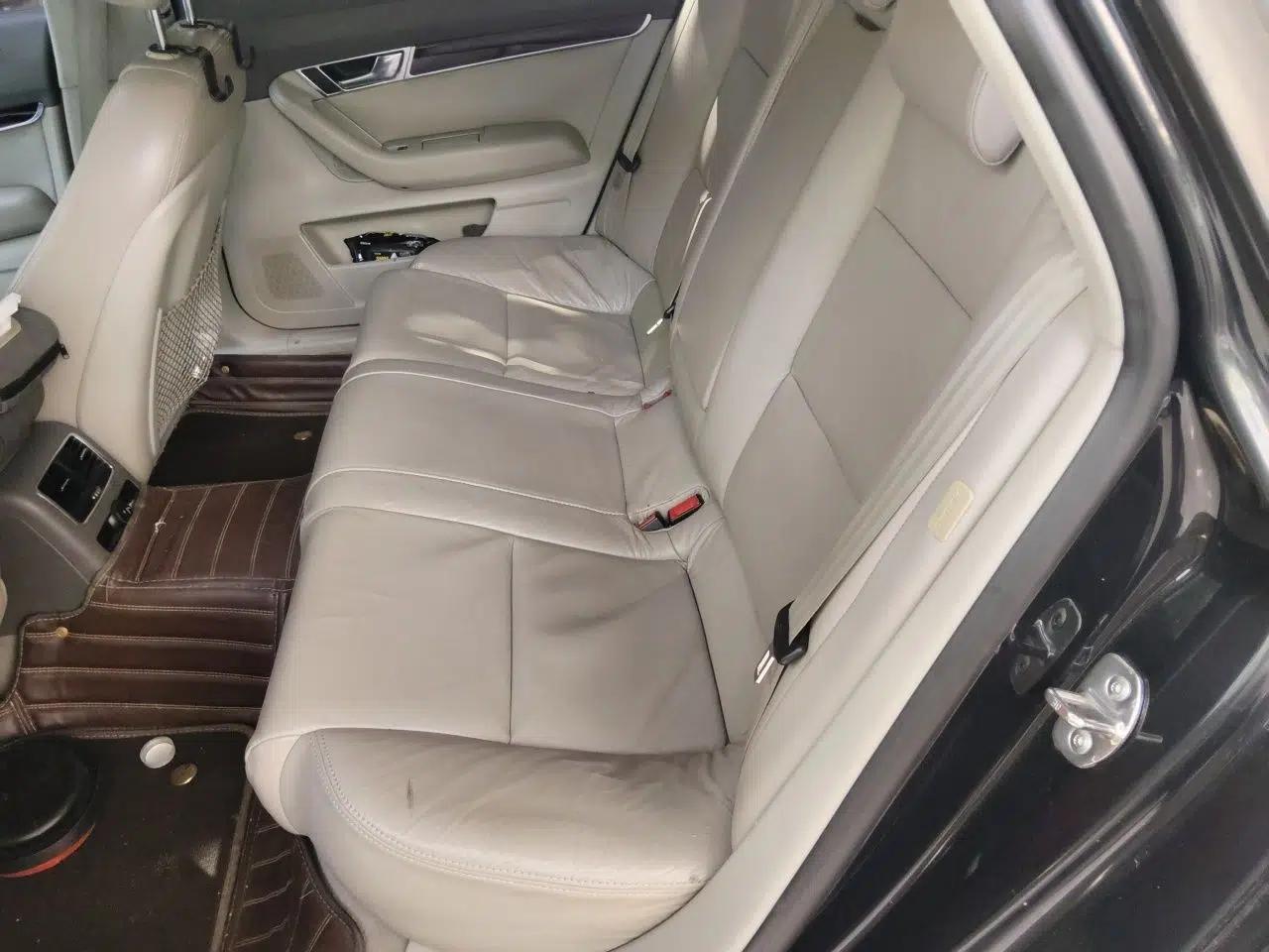 Audi A6L 2011 2.0 TFSI Automatic Standard Edition — миниатюра 17