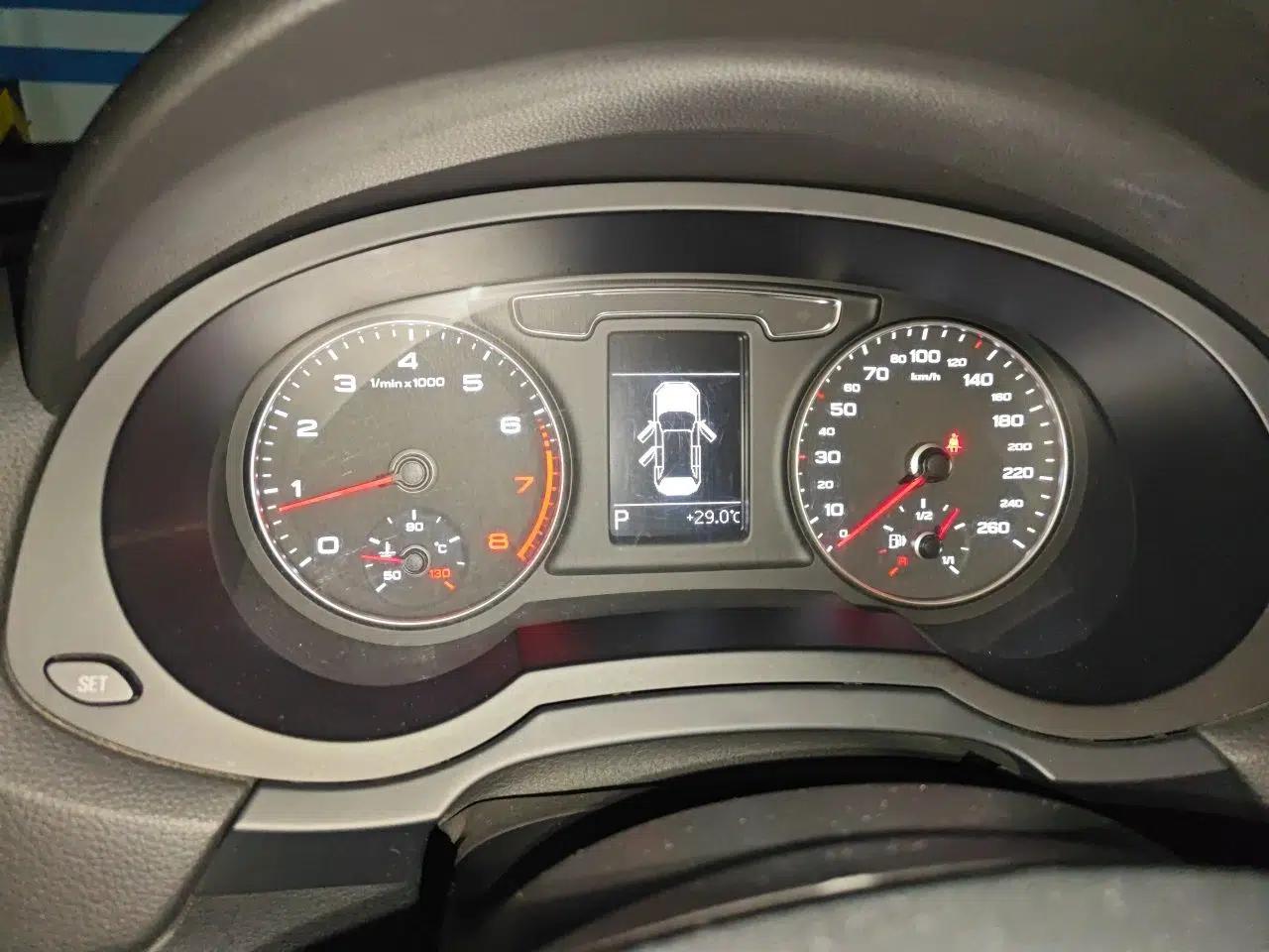 Audi Q3 2016 30 TFSI Standard Model — миниатюра 11