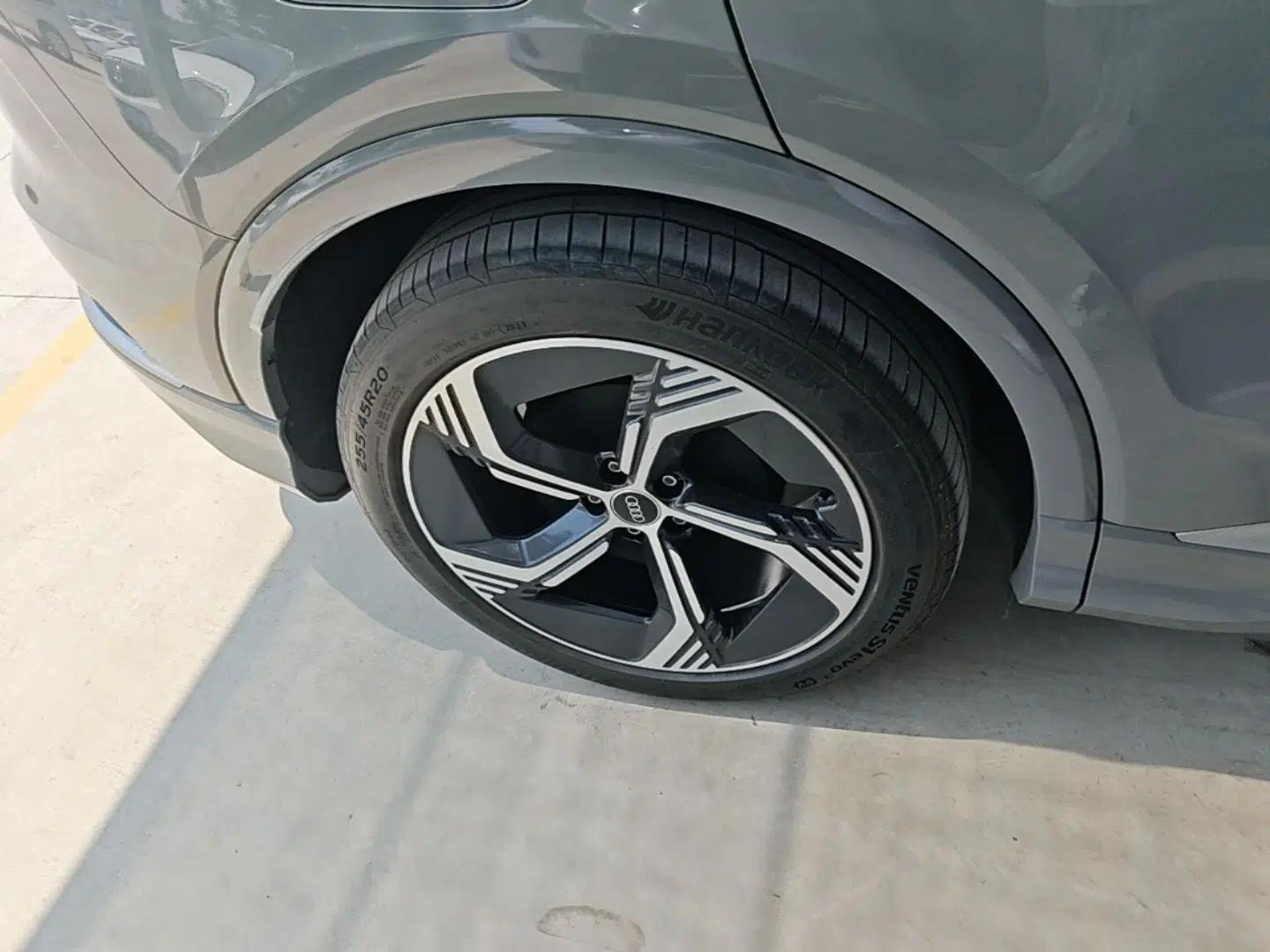 Audi Q4 e-tron 2024 40 e-tron Boundary Edition — миниатюра 11
