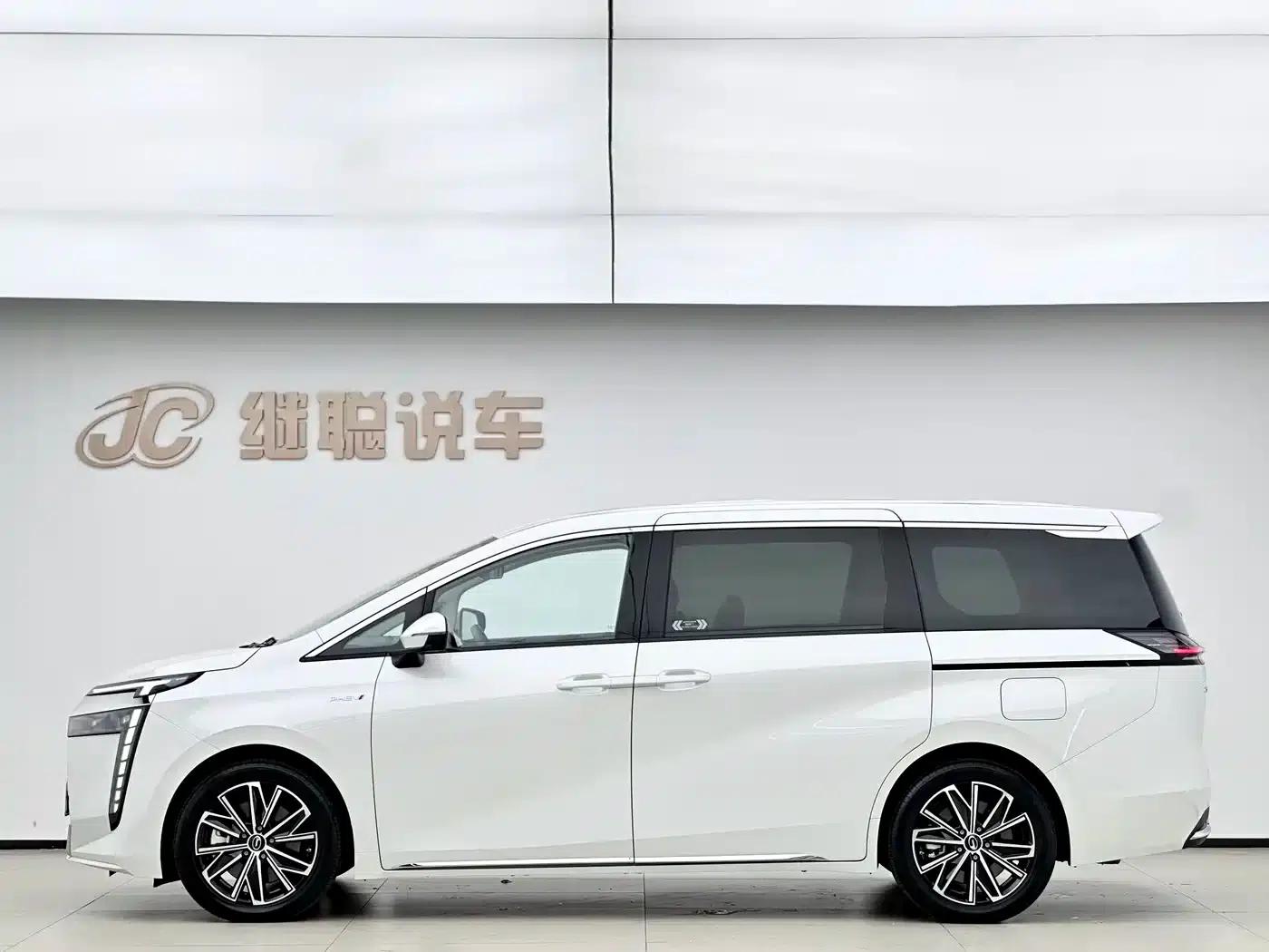 Trumpchi E8 PHEV 2024 Model 150km Dragon Glory Edition — миниатюра 2