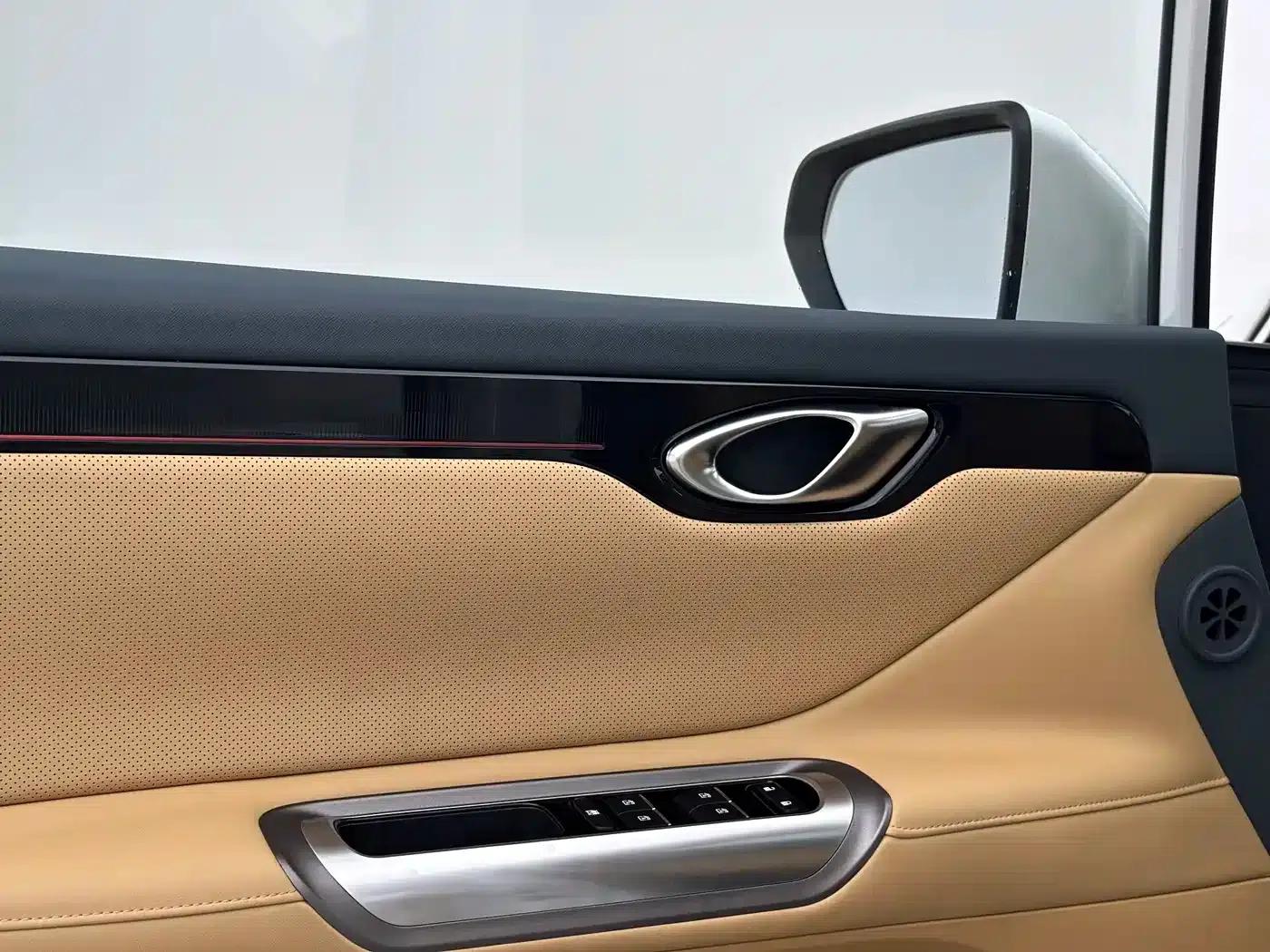 Trumpchi E8 PHEV 2024 Model 150km Dragon Glory Edition — миниатюра 13