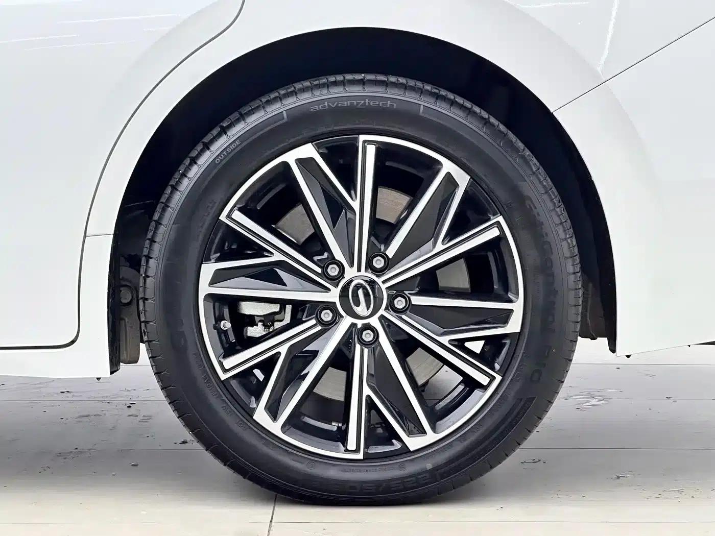 Trumpchi E8 PHEV 2024 Model 150km Dragon Glory Edition — миниатюра 18