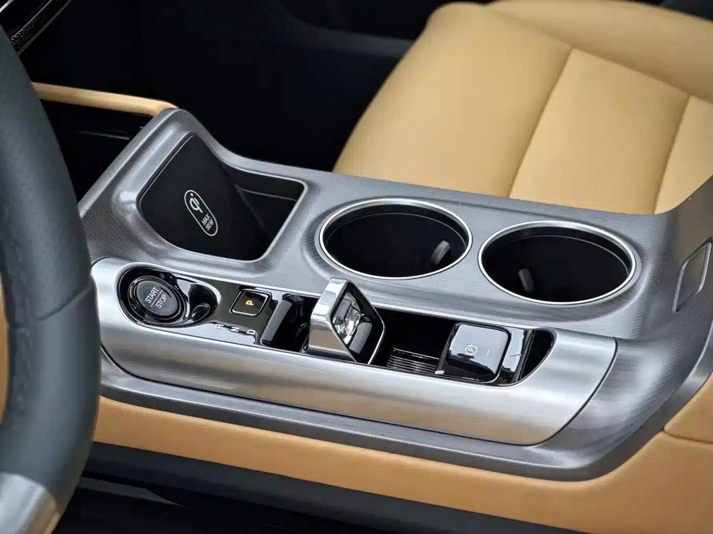 Trumpchi E8 PHEV 2024 Model 150km Dragon Glory Edition — миниатюра 9
