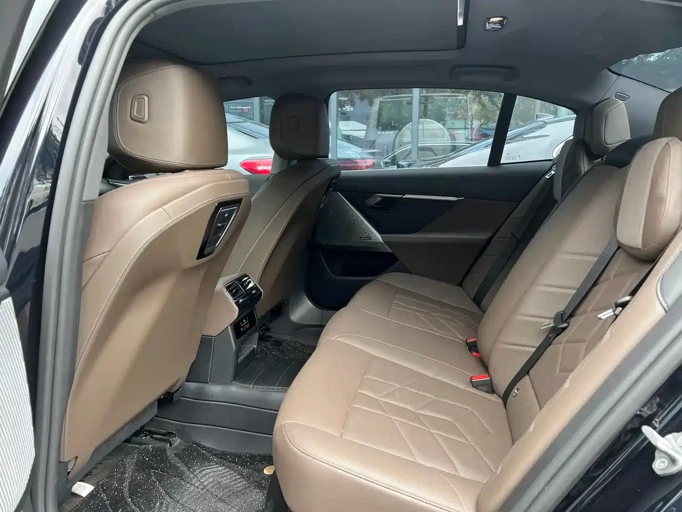 Trumpchi E8 PHEV 2024 Model 150km Dragon Glory Edition — миниатюра 10