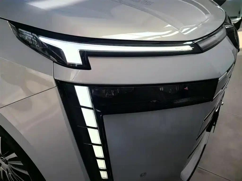 Trumpchi E8 PHEV 2024 Model 150km MAX+ — миниатюра 5