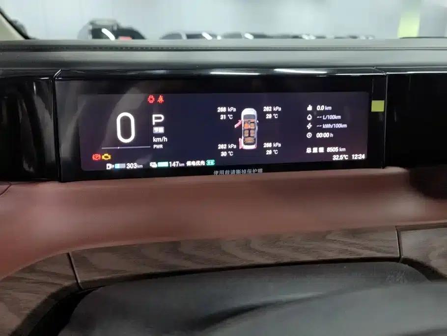 Trumpchi E8 PHEV 2024 Model 150km Dragon Soaring Starry Night+ — миниатюра 13