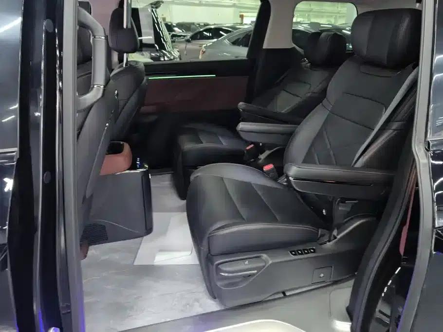 Trumpchi E8 PHEV 2024 Model 150km Dragon Soaring Starry Night+ — миниатюра 10
