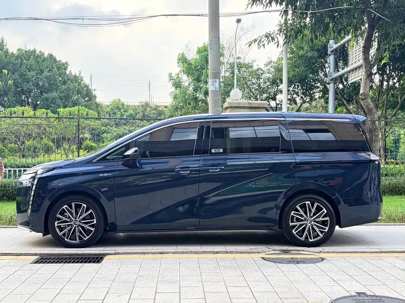 Trumpchi E8 PHEV 2024 Model 150km MAX — миниатюра 4