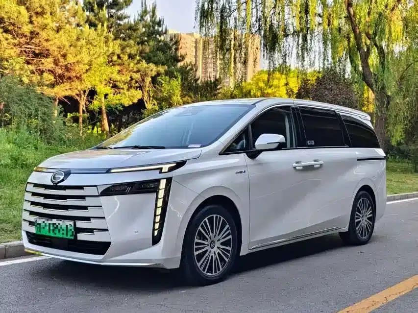 Trumpchi E8 PHEV 2024 Model 150km Dragon Glory Edition — миниатюра 1