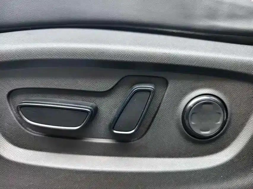 Trumpchi E8 PHEV 2024 Model 150km Dragon Glory Edition — миниатюра 12