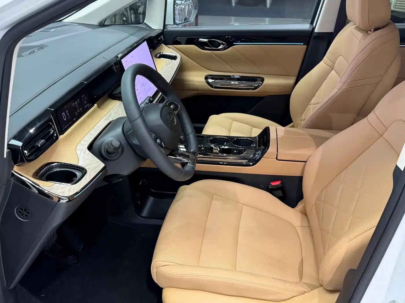 Trumpchi E8 PHEV 2024 Model 150km Dragon Soaring Starry Night+ — миниатюра 15