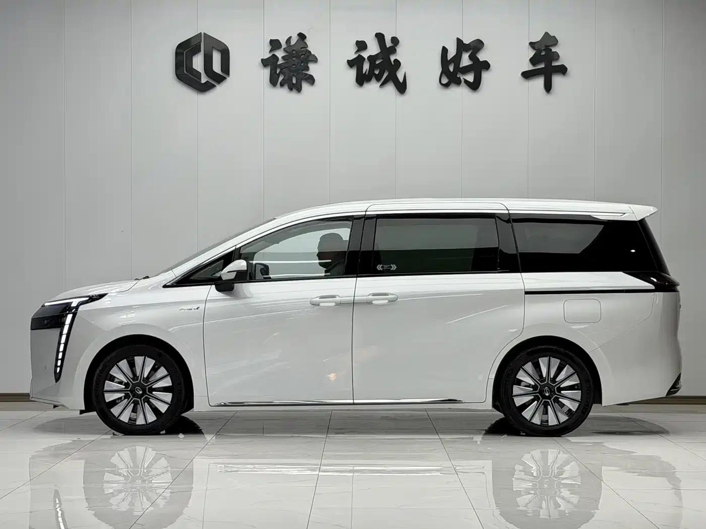 Trumpchi E8 PHEV 2024 Model 150km Dragon Soaring Starry Night+ — миниатюра 4