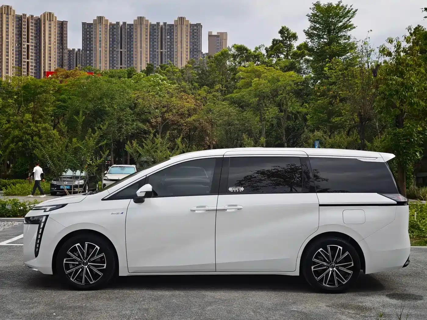 Trumpchi E8 PHEV 2024 Model 150km MAX — миниатюра 6