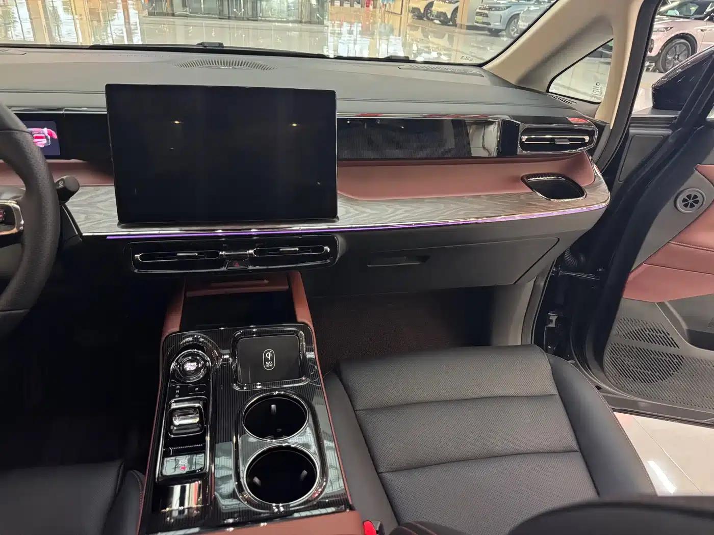 Trumpchi E8 PHEV 2024 Model 150km MAX+ — миниатюра 11