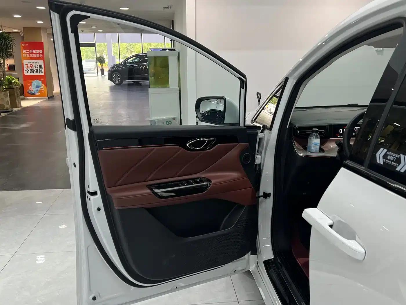 Trumpchi E8 PHEV 2024 Model 150km MAX+ — миниатюра 16