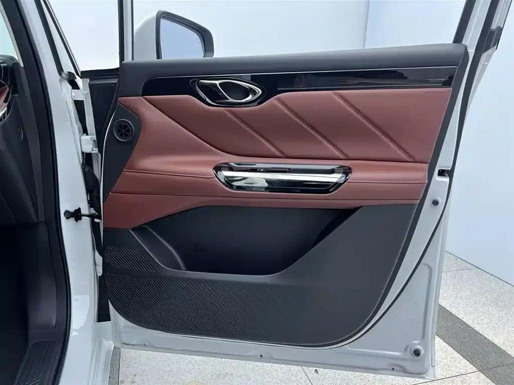 Trumpchi E8 PHEV 2024 Model 150km MAX+ — миниатюра 31