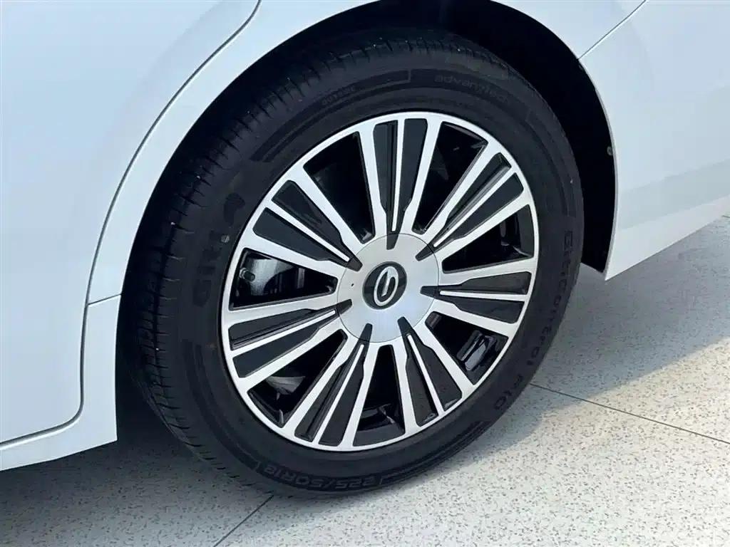 Trumpchi E8 PHEV 2024 Model 150km MAX+ — миниатюра 32