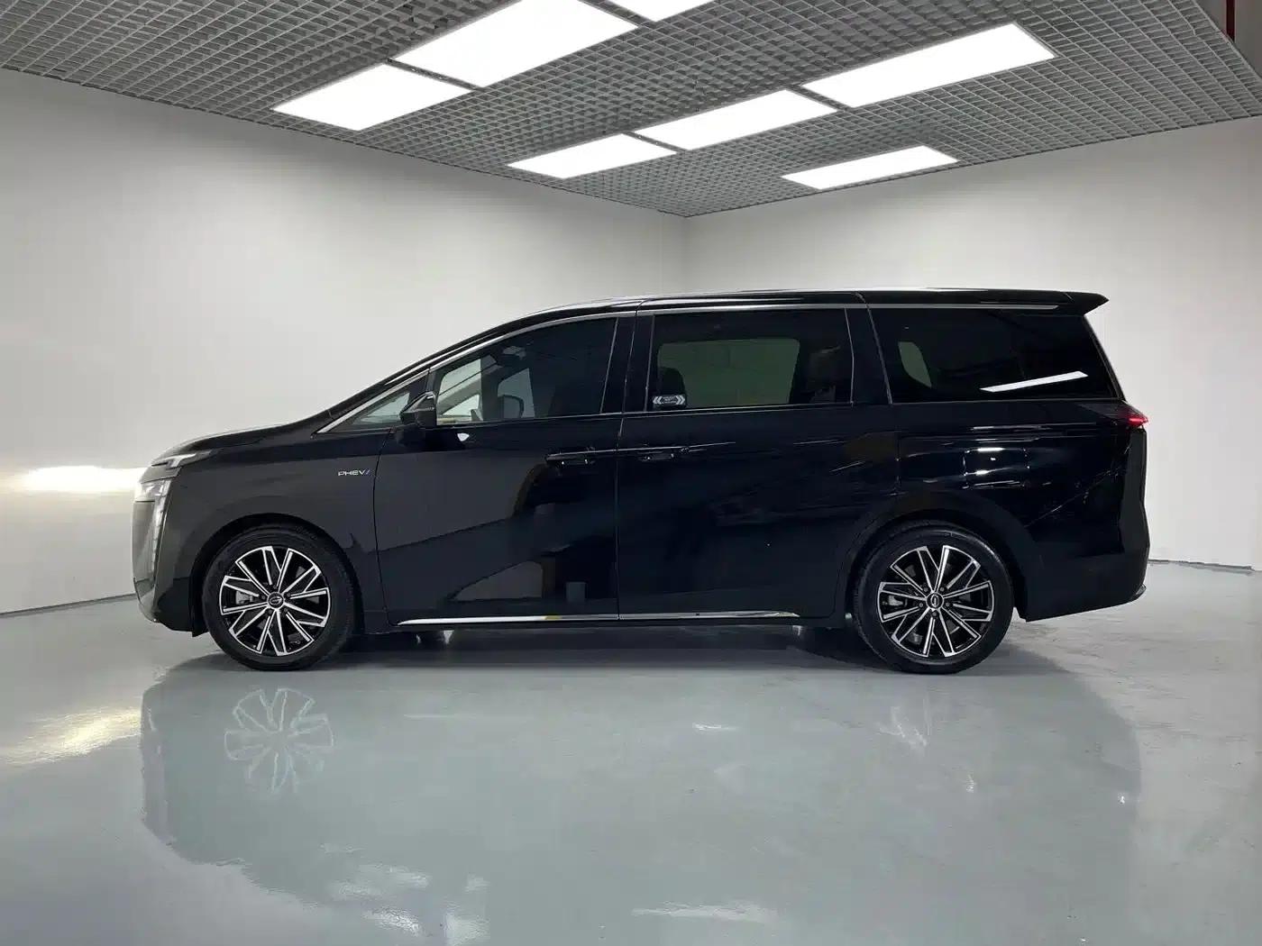 Trumpchi E8 PHEV 2024 Model 150km Dragon Night Edition — миниатюра 7