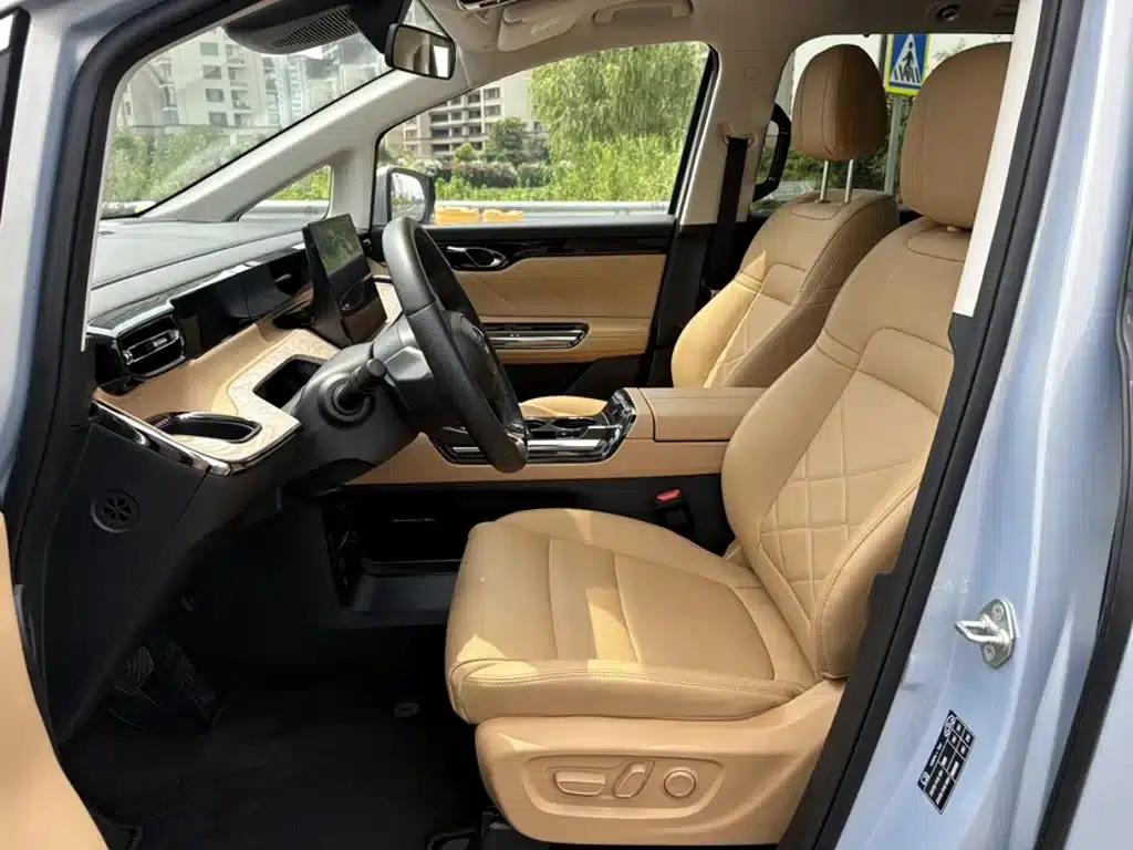 Trumpchi E8 PHEV 2024 Model 150km MAX+ — миниатюра 8