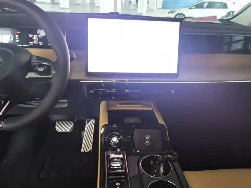 Trumpchi E8 PHEV 2024 Model 150km MAX+ — миниатюра 13