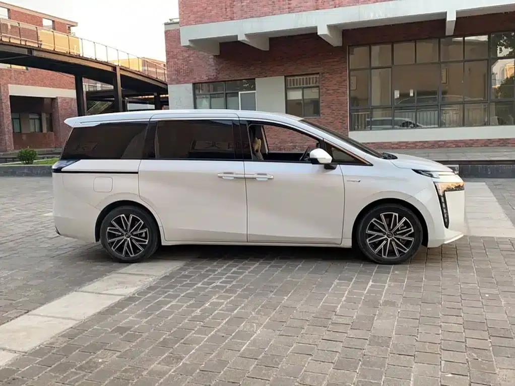Trumpchi E8 PHEV 2024 150km PRO — миниатюра 10