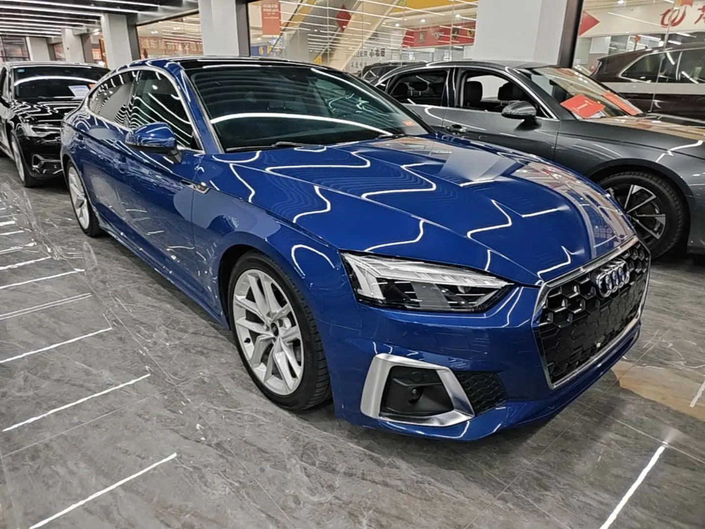 Audi A5 2023 Sportback 40 TFSI Fashionable and Dynamic Model — миниатюра 3