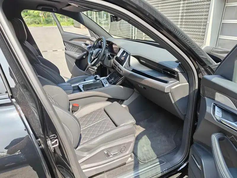 Audi Q6 2024 45TFSI quattro Black Knight Edition Flying Rider Package 6 Seats — миниатюра 12