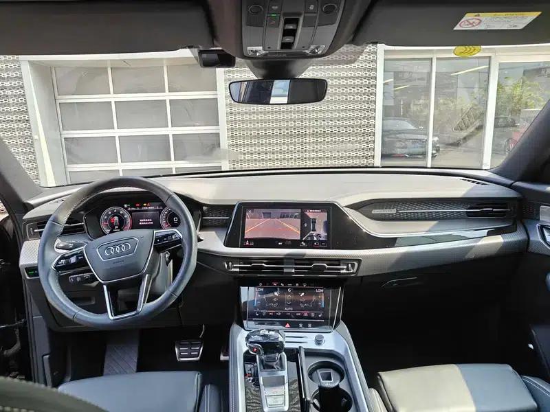 Audi Q6 2024 45TFSI quattro Black Knight Edition Flying Rider Package 6 Seats — миниатюра 16