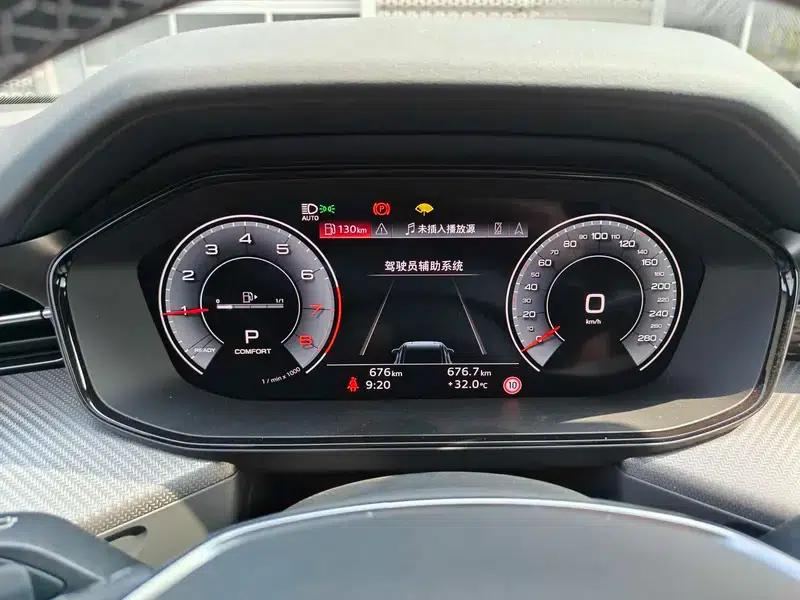 Audi Q6 2024 45TFSI quattro Black Knight Edition Flying Rider Package 6 Seats — миниатюра 17