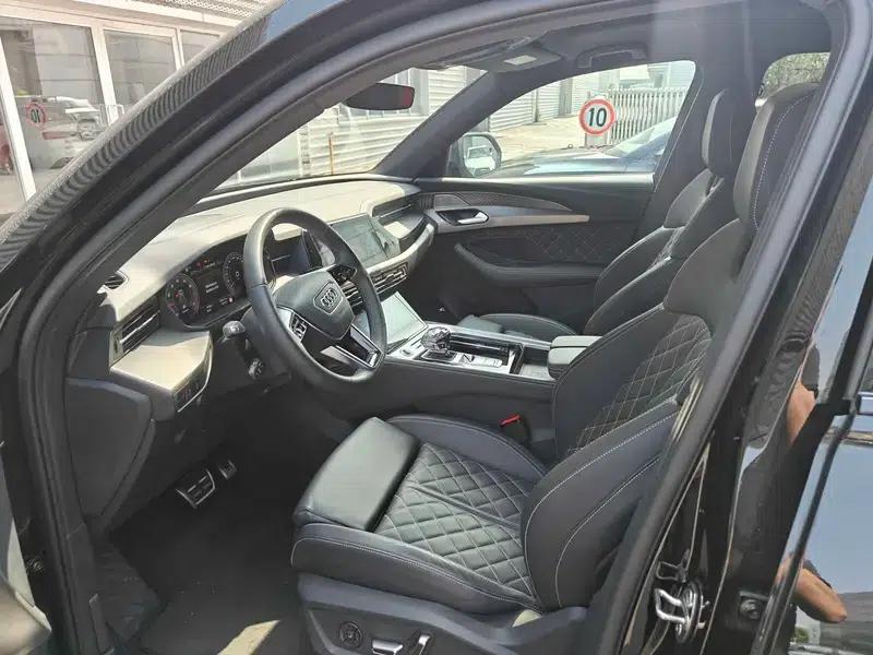 Audi Q6 2024 45TFSI quattro Black Knight Edition Flying Rider Package 6 Seats — миниатюра 18