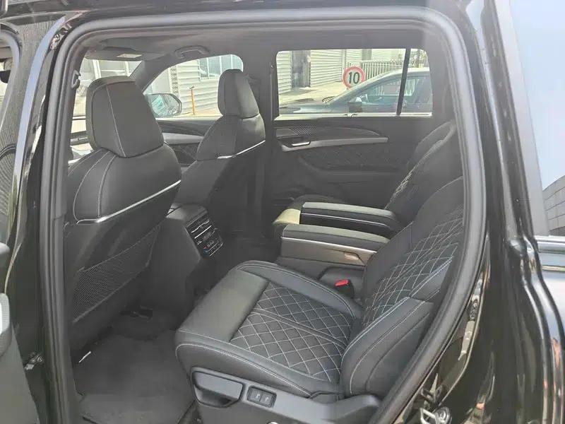 Audi Q6 2024 45TFSI quattro Black Knight Edition Flying Rider Package 6 Seats — миниатюра 19