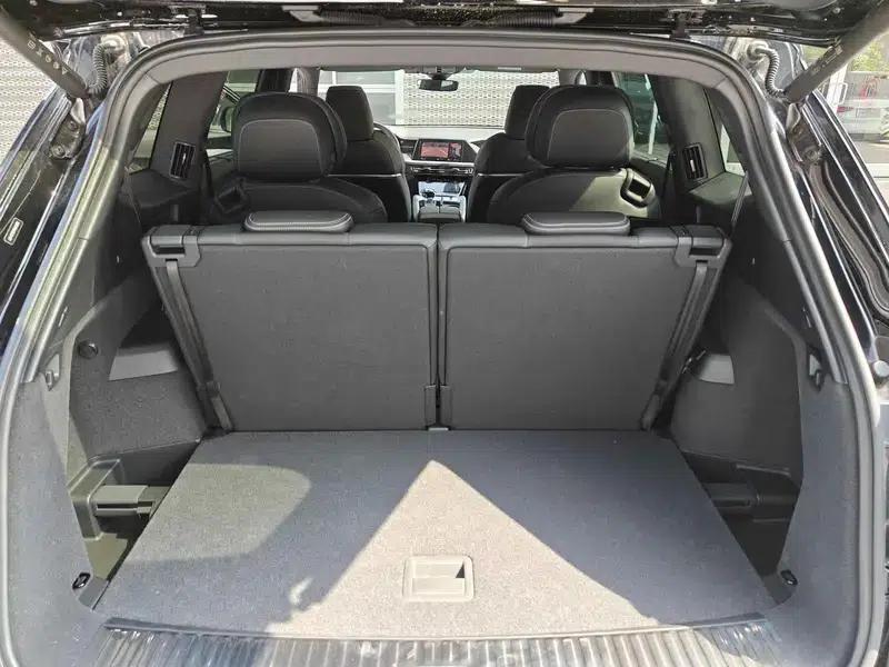 Audi Q6 2024 45TFSI quattro Black Knight Edition Flying Rider Package 6 Seats — миниатюра 20