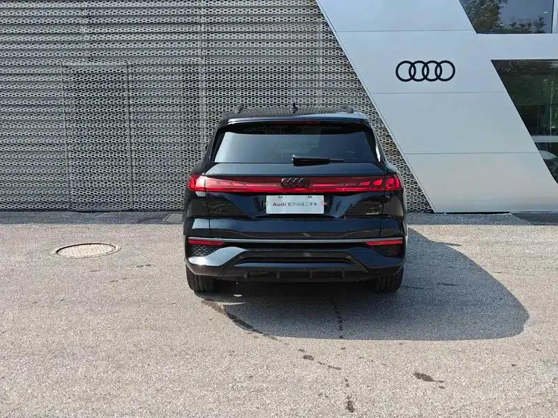 Audi Q6 2024 45TFSI quattro Black Knight Edition Flying Rider Package 6 Seats — миниатюра 3
