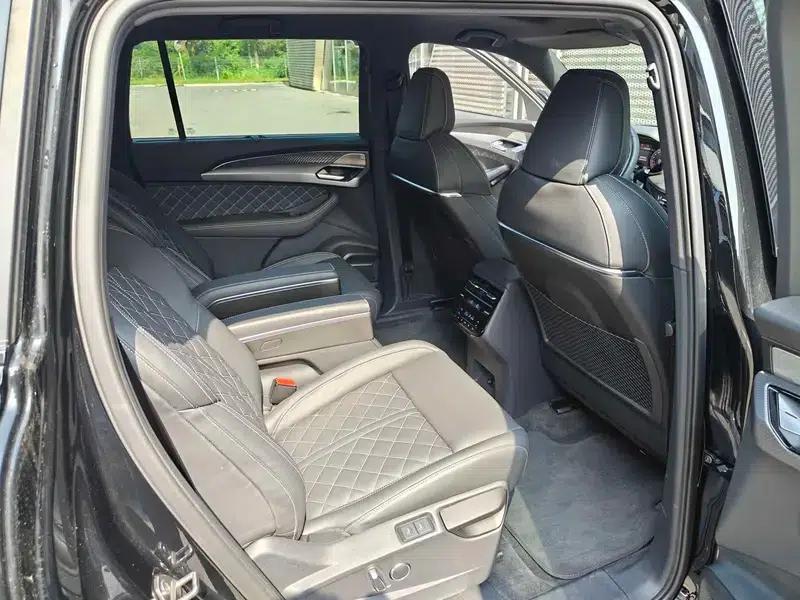 Audi Q6 2024 45TFSI quattro Black Knight Edition Flying Rider Package 6 Seats — миниатюра 21