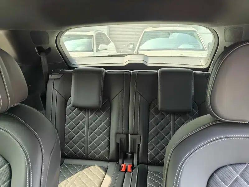Audi Q6 2024 45TFSI quattro Black Knight Edition Flying Rider Package 6 Seats — миниатюра 8
