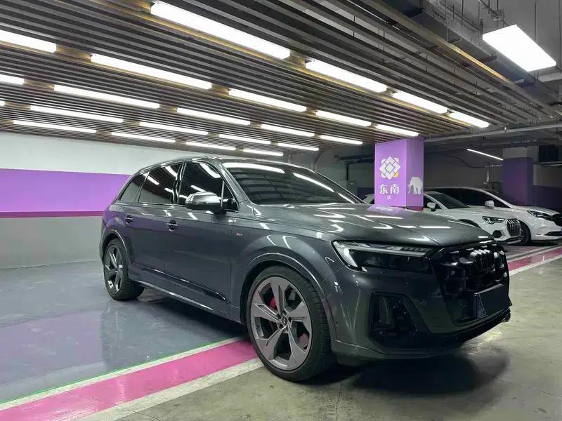 Audi SQ7 2024 4.0 TFSI Dark Knight Edition — миниатюра 3