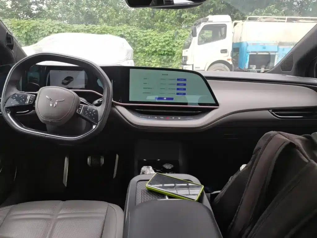Hongqi EH7 2024 760 Pro+ AWD Edition — миниатюра 10