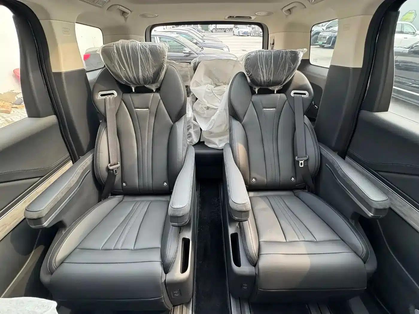 Hongqi HQ9 PHEV 2024 2.0T AWD Business Edition — миниатюра 18