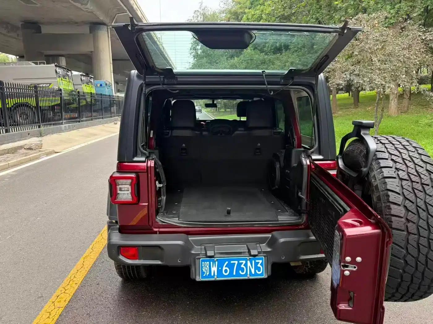 2024 Jeep Wrangler 2.0T Rubicon 4-Door — миниатюра 9