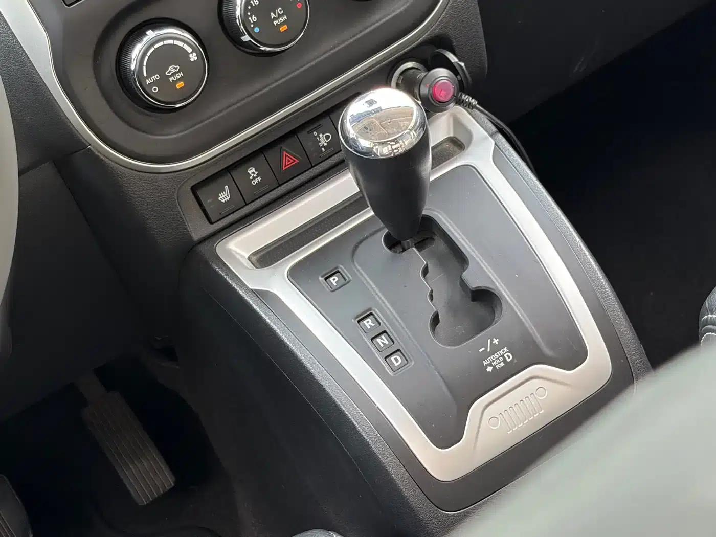 2014 Jeep Compass (Imported) Facelift 2.0L 2WD Elite Edition — миниатюра 11