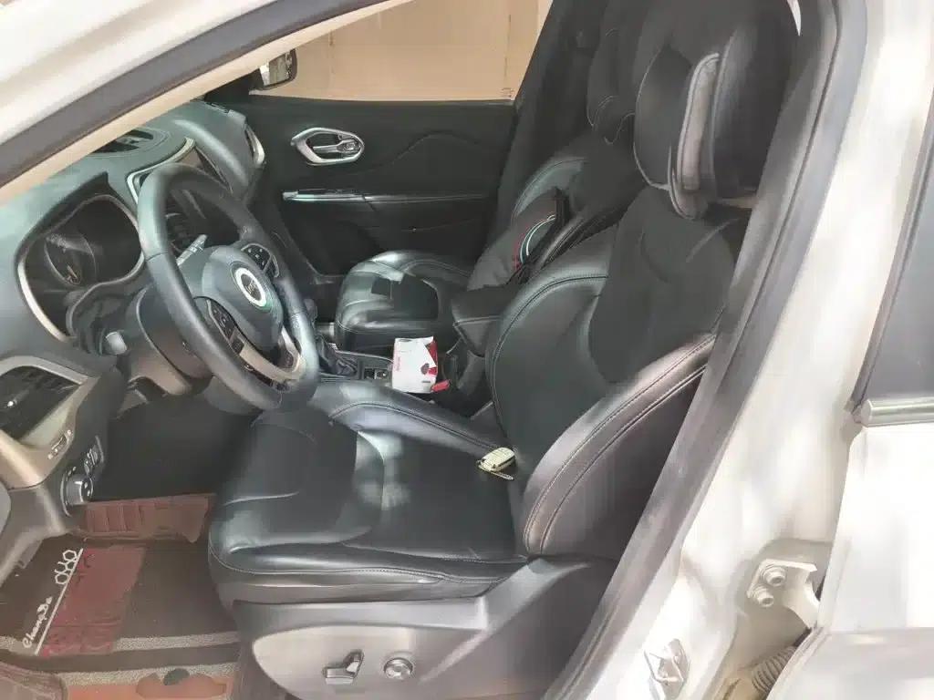 Jeep Cherokee 2016 2.0L Premium Edition — миниатюра 12